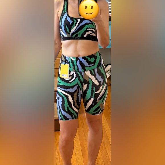 Diane Von Furstenberg by Target. 2 piece set. Size S. Inseam 7”. new with tags. - Picture 8 of 8